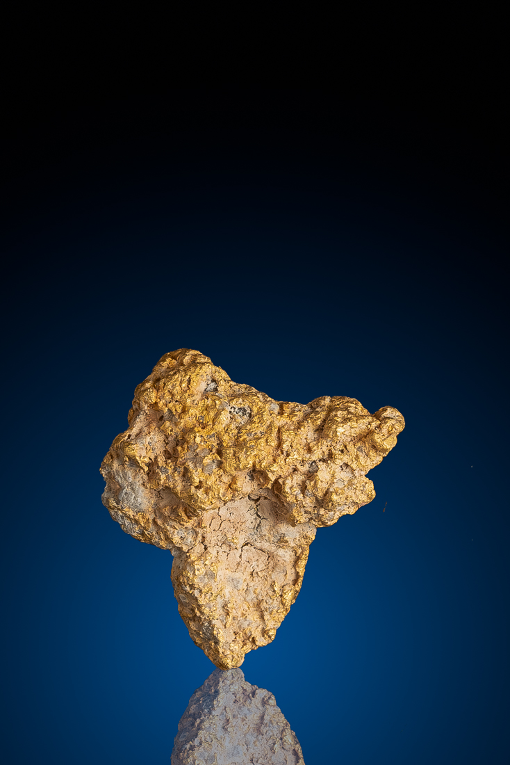 (image for) Beautiful Triangular Shape - Large Gold and Quartz Nugget from Colorado